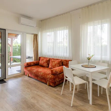 Heu Reka Vendeghaz Holiday home *